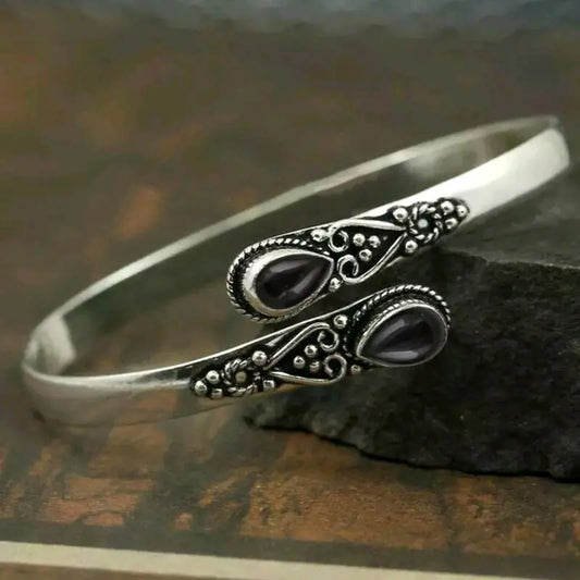 Retro Fashion Bracelet for Women - European & American Style